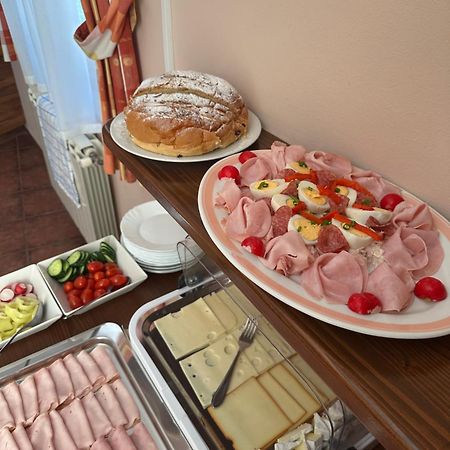 Penzion Moravsky Sommelier Valtice Buitenkant foto