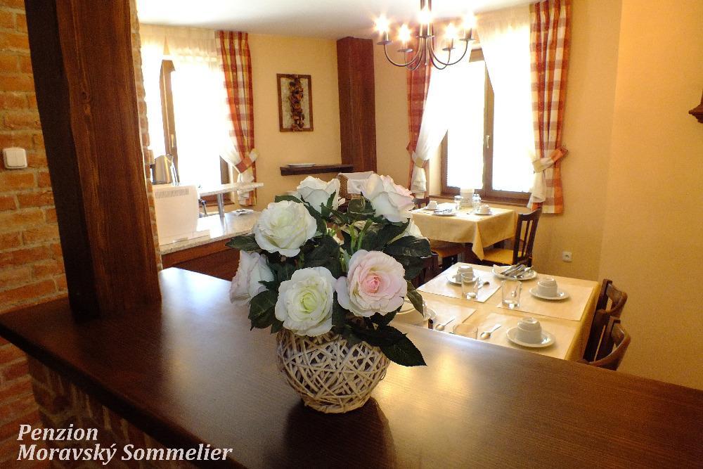 Penzion Moravsky Sommelier Valtice Buitenkant foto